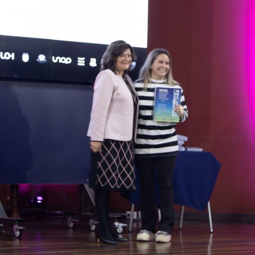 Entrega del libro de acompañamiento para estudiantes con discapacidad